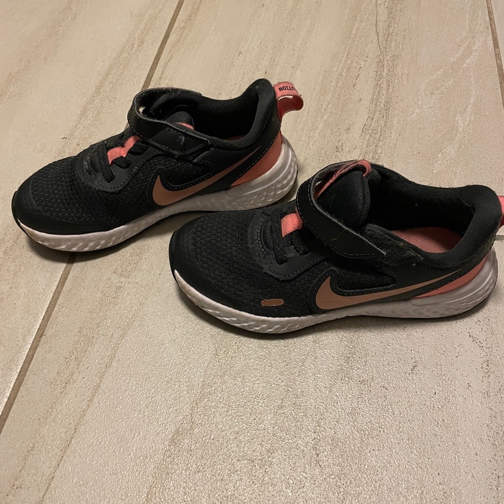 Girl’s Nike sneakers